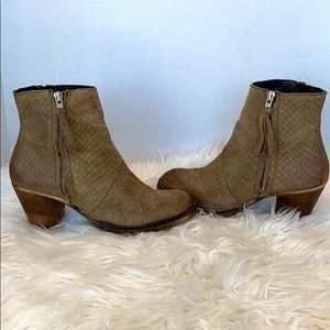 Steve Madden Tan Bootie